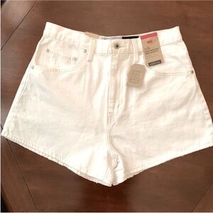 Levi’s High Waisted Mom Shorts White Denim High Rise Jean Shorts Size 14/32 NWT
